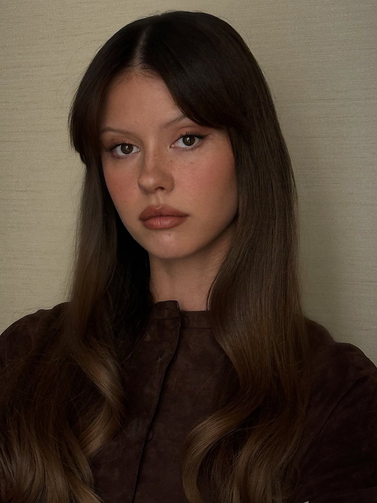 Collarbone Lob With Glossy Dark Brown Color And Curtain Bangs Collarbone Lob With Glossy Dark Brown Color And Curtain Bangs — Rich Brunette