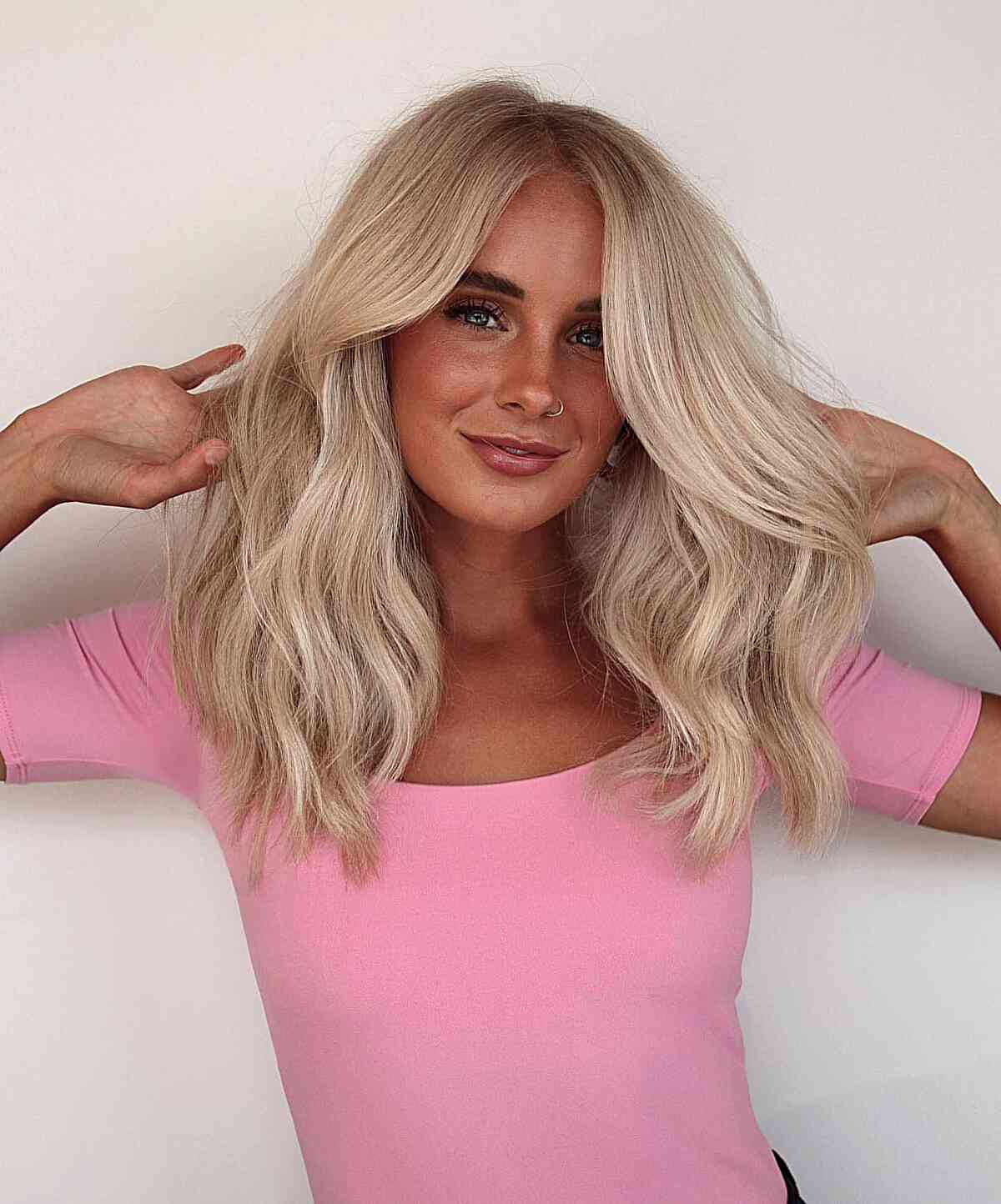 Shoulder Ash Blonde With Root Shadow And Face-Framing Pieces Shoulder Ash Blonde With Root Shadow And Face-Framing Pieces — Rooted Blonde