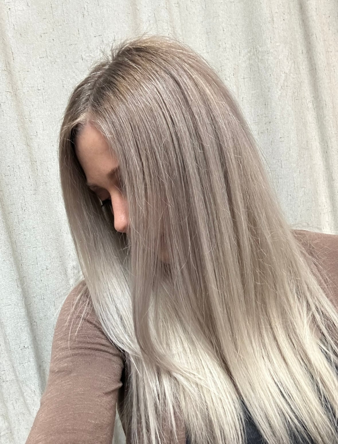 Mid-Back Ash Blonde With Dark Root Shadow Straight Mid-Back Ash Blonde With Dark Root Shadow Straight — Rooted Blonde