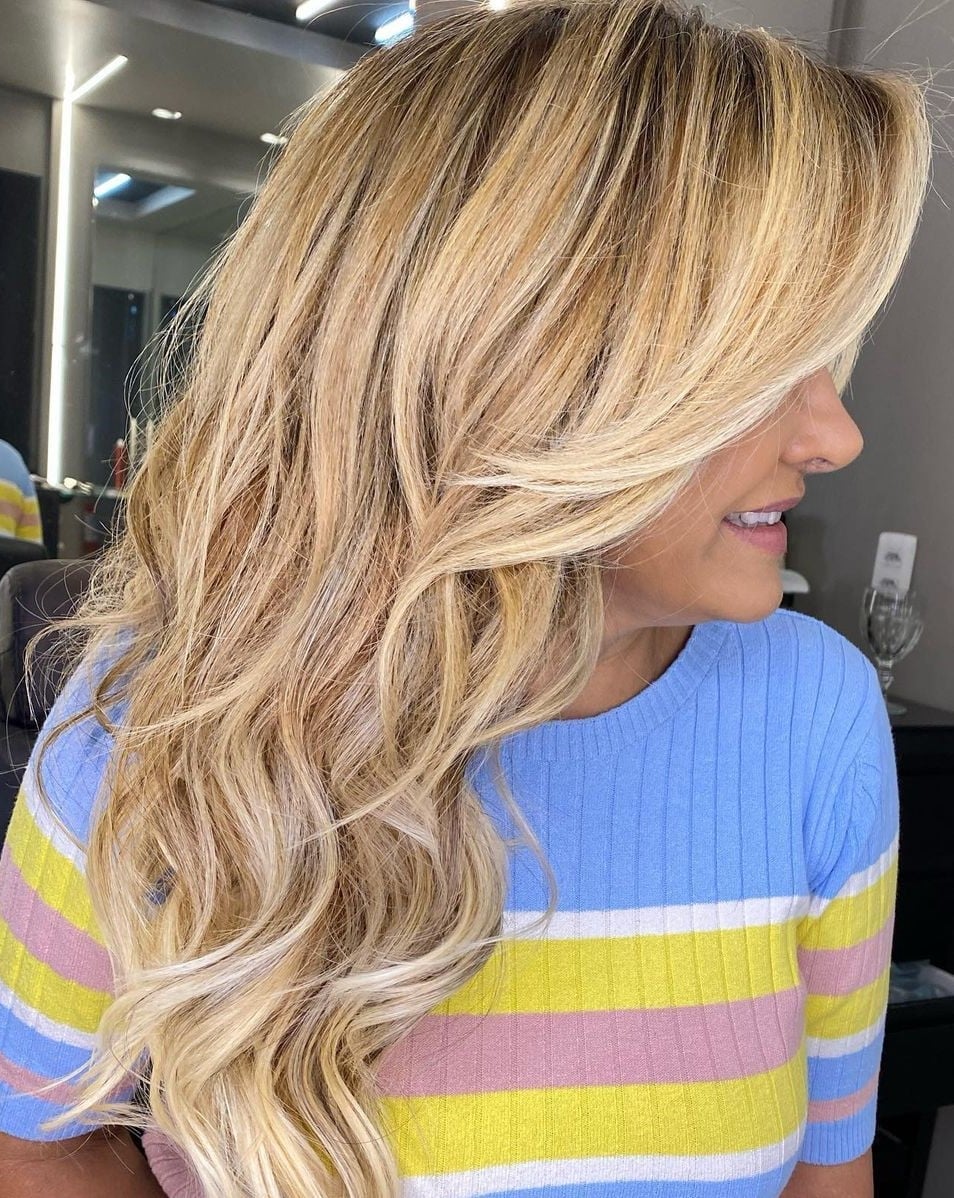 Collarbone Honey Blonde With Dark Roots And Side Part Collarbone Honey Blonde With Dark Roots And Side Part — Rooted Blonde