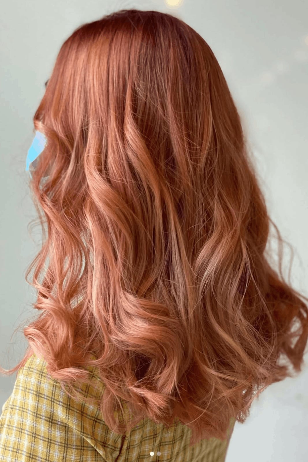 Collarbone Length Loose Waves With Highlights — Rose Gold Hair