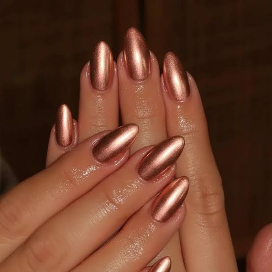 High-Shine Rose Gold Chrome Short Almond Nails High-Shine Rose Gold Chrome Short Almond Nails — Rose Gold Nails