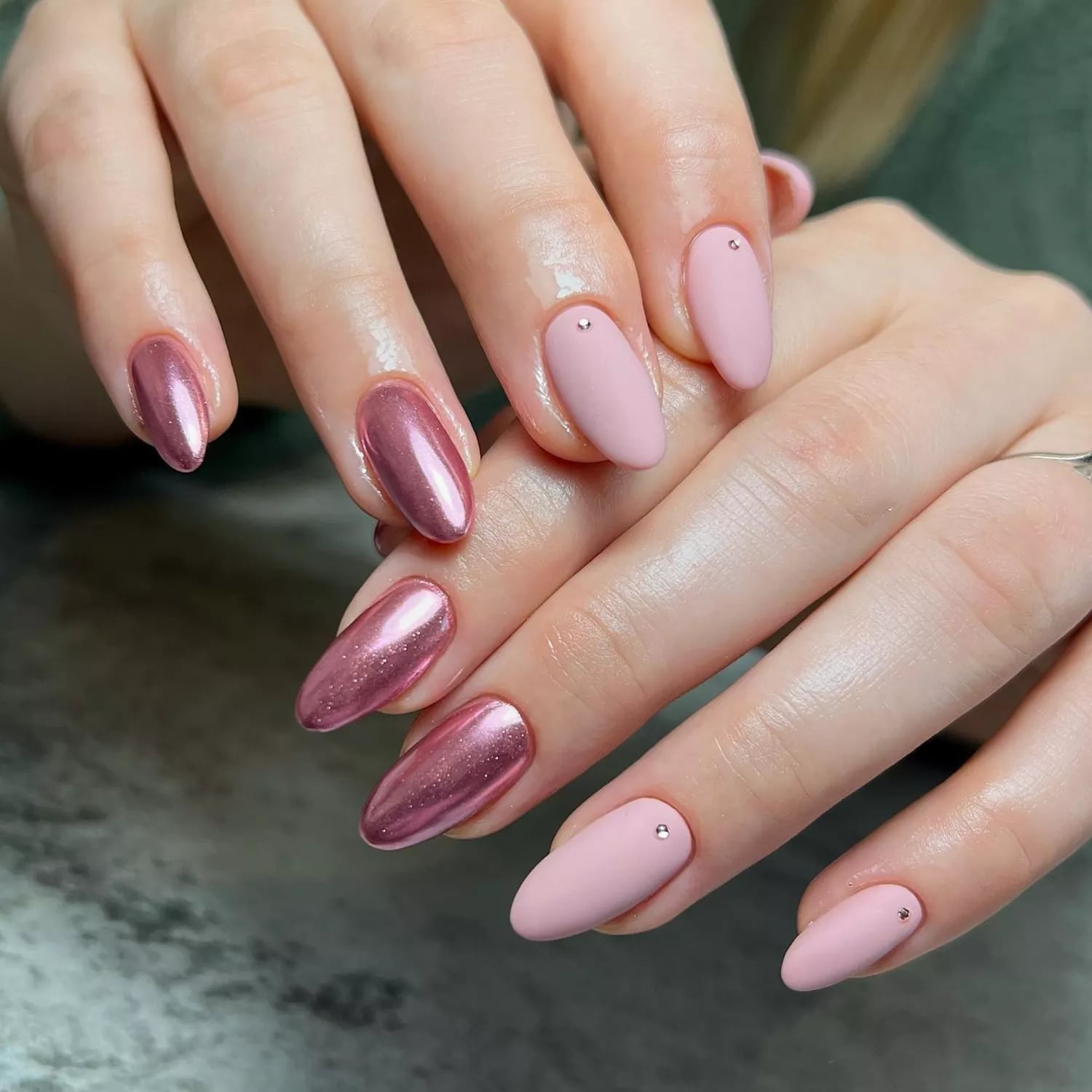 Matte Dusty Rose Metallic Rose Gold Cat Eye Short Almond Nails Matte Dusty Rose Metallic Rose Gold Cat Eye Short Almond Nails — Rose Gold Nails