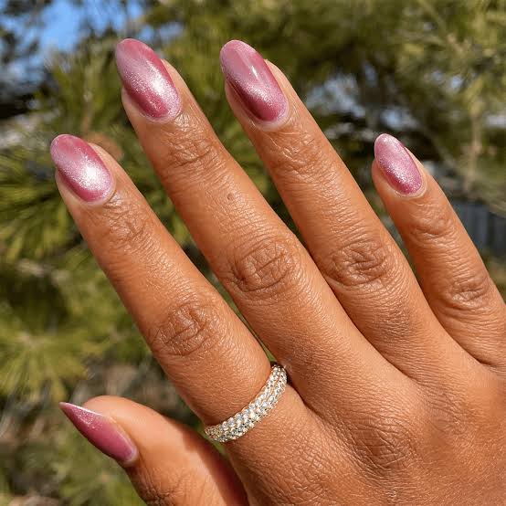 Rose Gold Cat Eye Medium Oval Nails Rose Gold Cat Eye Medium Oval Nails — Rose Gold Nails