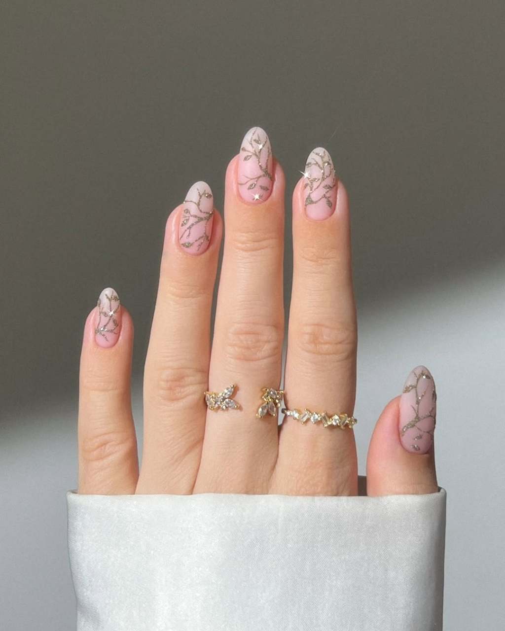 Sheer Pink Gold Vine Art Short Almond Nails Sheer Pink Gold Vine Art Short Almond Nails — Rose Gold Nails