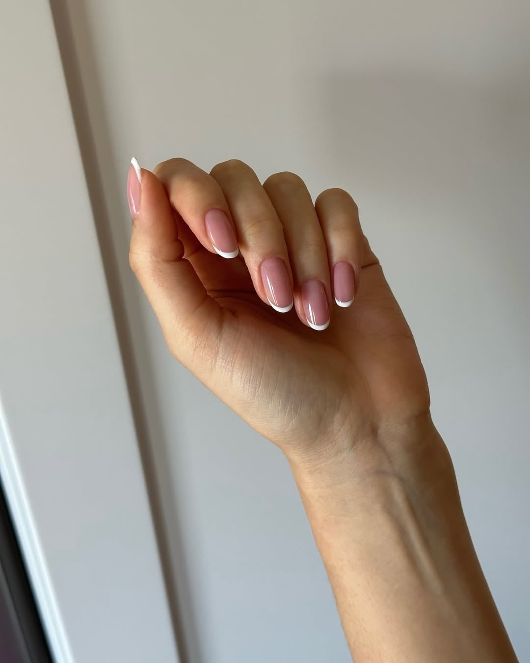 Classic French Manicure Glossy Short Round Nails Classic French Manicure Glossy Short Round Nails