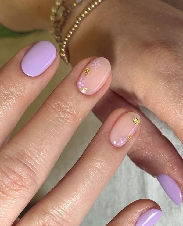 Short Oval Lavender Floral Gold Foil Nails Short Oval Lavender Floral Gold Foil Nails — Round Nails