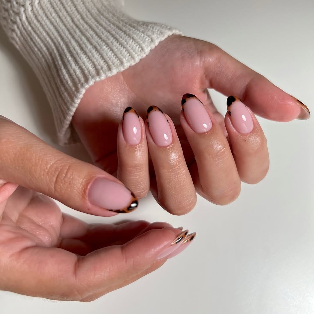Tortoiseshell French Tip Glossy Short Oval Nails Tortoiseshell French Tip Glossy Short Oval Nails — Round Nails