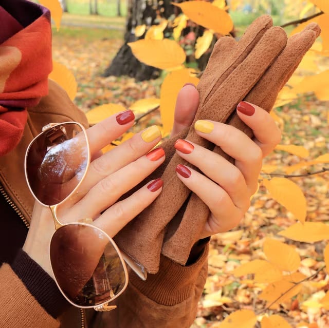 Short Oval Red Orange Yellow Ombre Gradient Nails — School Nails