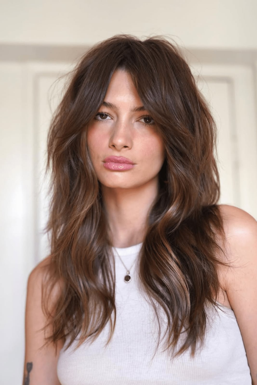 Mid-Back Honey Blonde Shag With Loose Waves, Close-Up Take — Shag Haircut