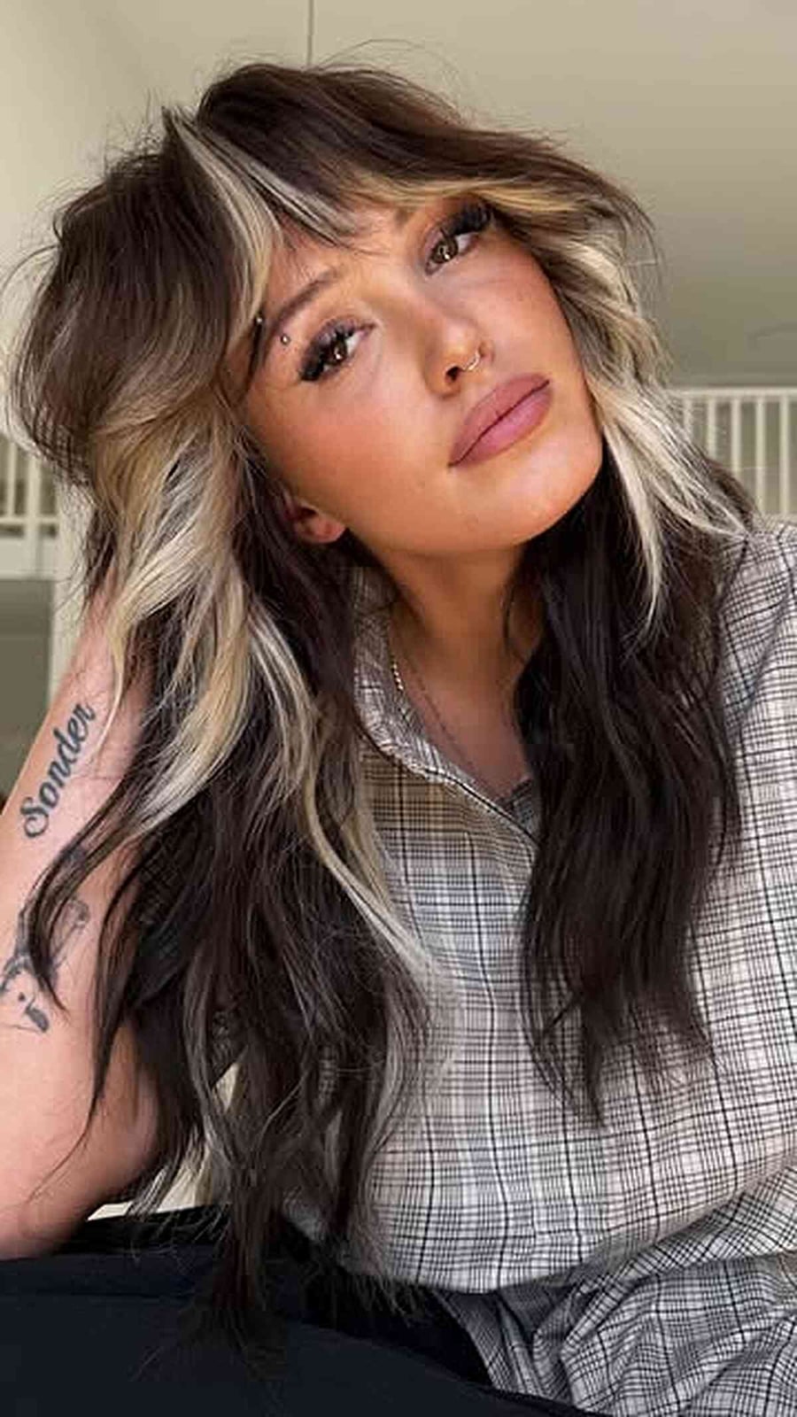 Collarbone Dark Brown Shag With Blonde Money Piece, Close-Up Take Collarbone Dark Brown Shag With Blonde Money Piece, Close-Up Take — Shag with Curtain Bangs