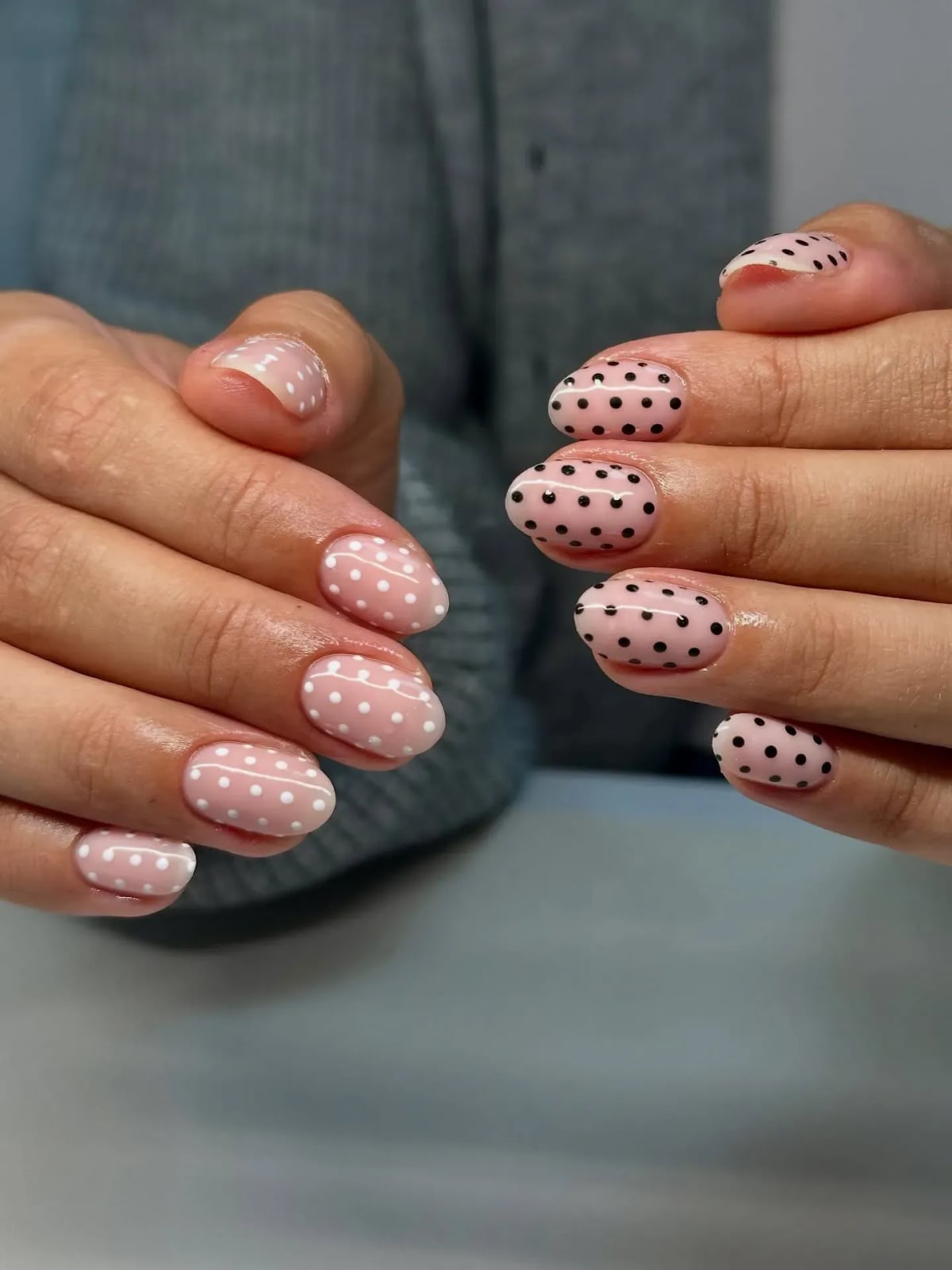 White Polka Dot Pale Pink Short Oval Nails White Polka Dot Pale Pink Short Oval Nails — Short Acrylic Nails