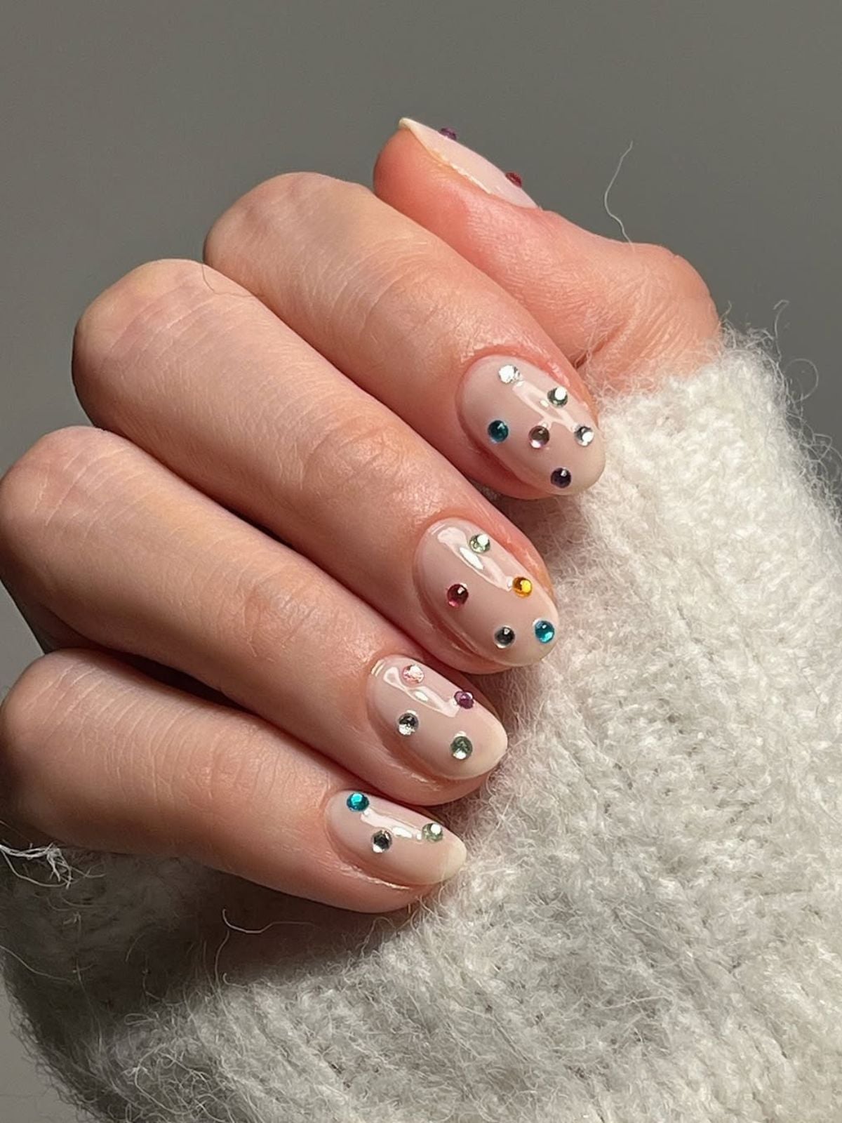 Multi-colored Rhinestone Short Oval Nails Multi-colored Rhinestone Short Oval Nails — Short Acrylic Nails