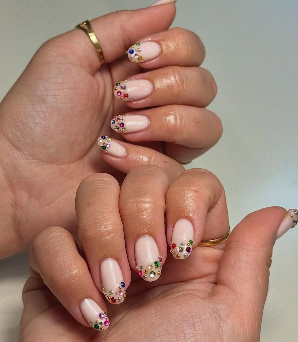 Dense Rhinestone Cuticle and Tip Short Oval Nails Dense Rhinestone Cuticle and Tip Short Oval Nails — Short Acrylic Nails