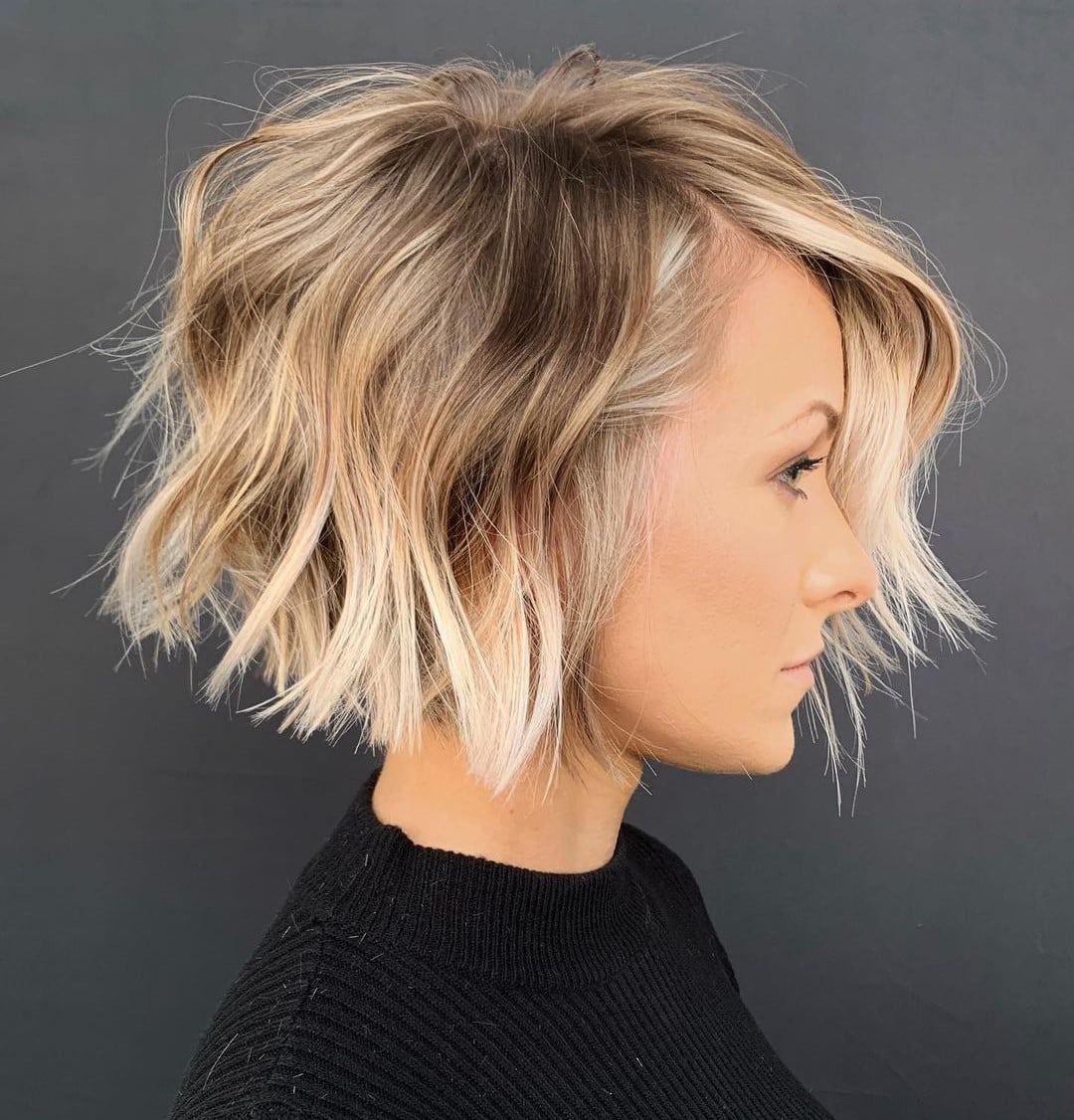 Wavy Collarbone Bob Blonde Balayage — Short Bob