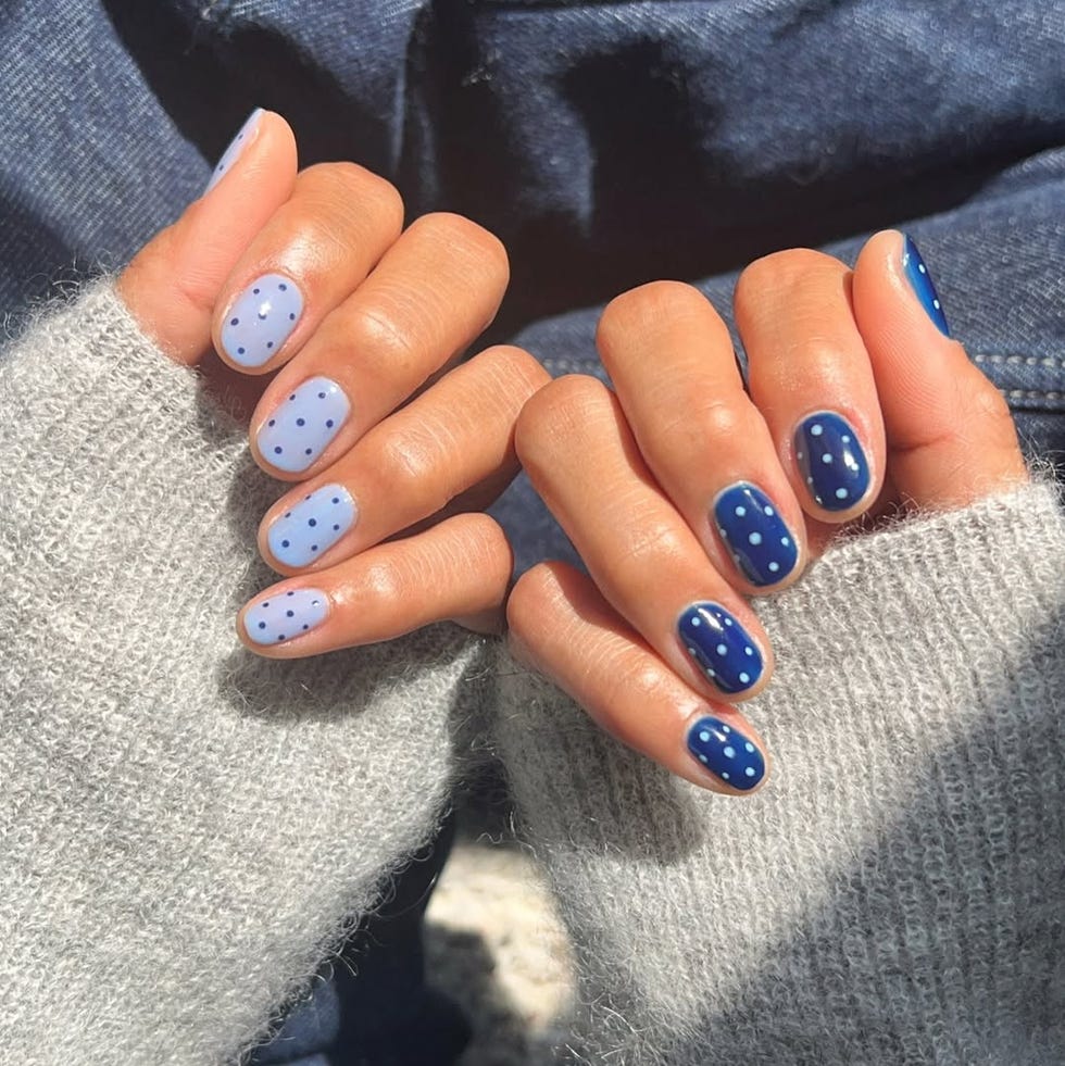 Two Tone Blue Polka Dot Short Oval Two Tone Blue Polka Dot Short Oval — Short Nails