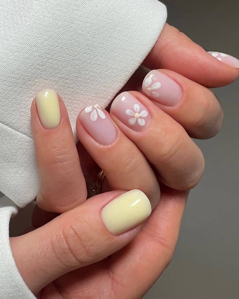 Pale Yellow and Floral Outline Short Square Pale Yellow and Floral Outline Short Square — Short Nails