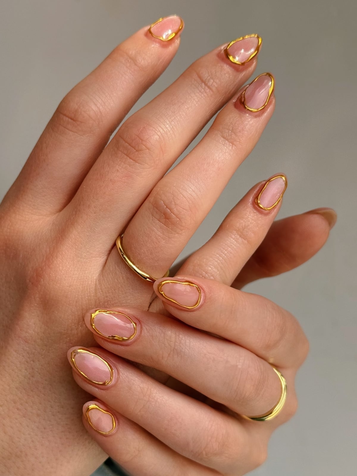 Gold Foil Outline Sheer Pink Short Oval Nails Gold Foil Outline Sheer Pink Short Oval Nails