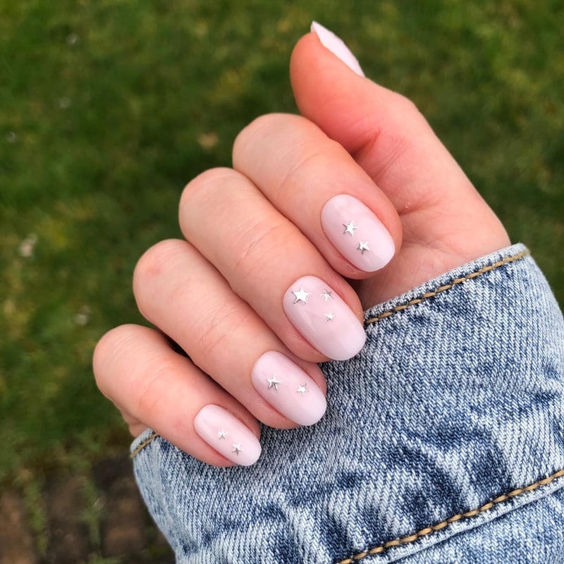 Short Oval Sheer Pink Silver Star Studs Short Oval Sheer Pink Silver Star Studs — Short Press On Nails