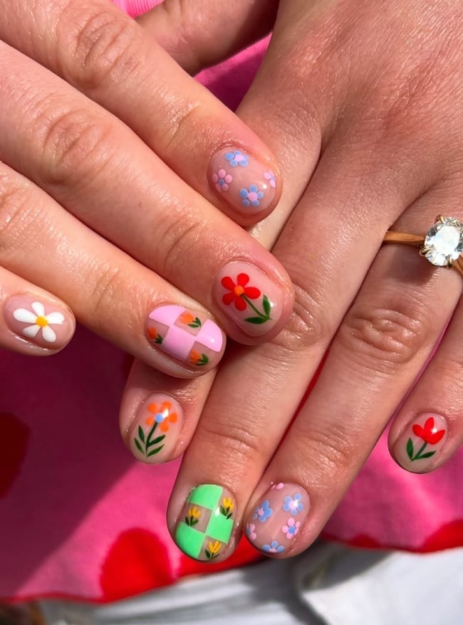 Playful Floral Checkered Short Round Nails