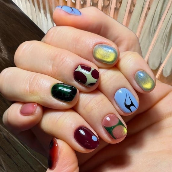 Abstract Cat-Eye Short Round Nails