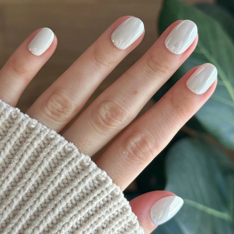 Milky White Chrome High Shine Short Round Nails