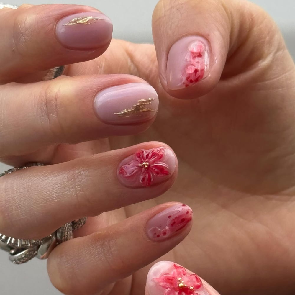 Sheer Pink Floral Accent Short Oval Nails — Short Round Nails