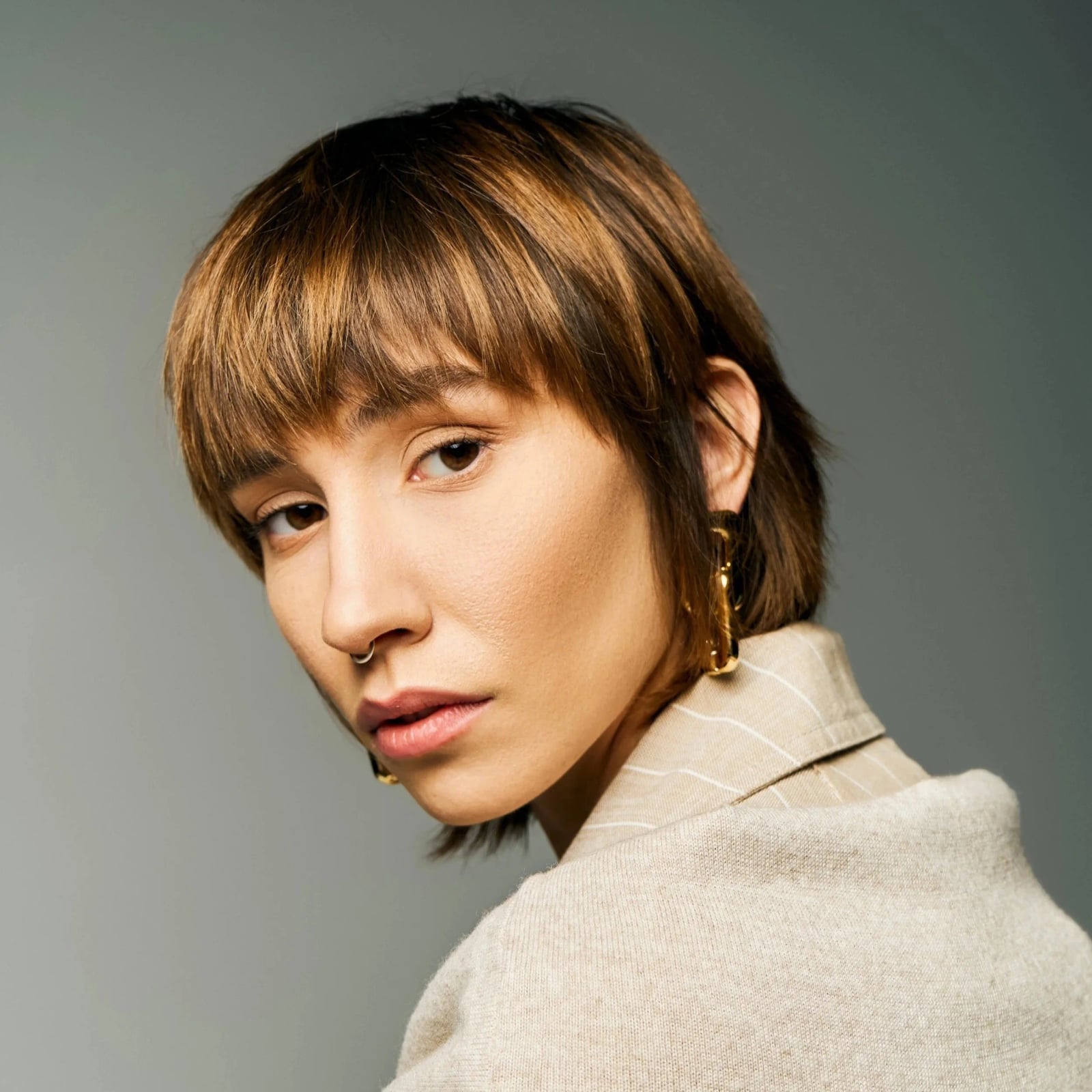 Lob Shag With Blunt Bangs And Straight Texture — Short Shag