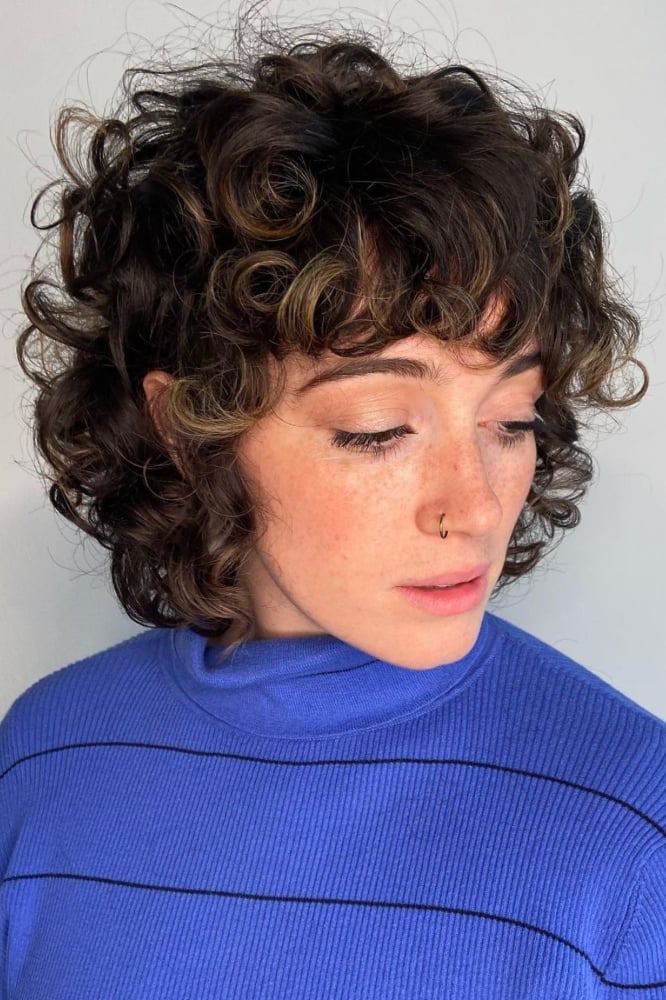 Collarbone Shag With Air-Dried Waves And Curtain Bangs — Short Shag