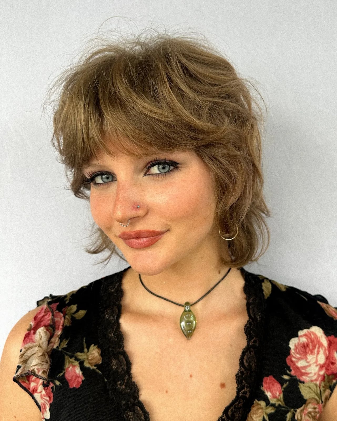 Textured Collarbone Shag With Honey Blonde Highlights — Short Shag