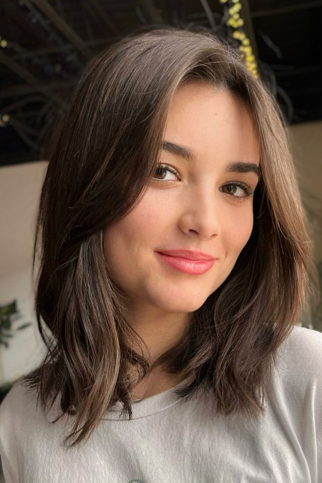 Medium Brown Collarbone Cut With Curtain Bangs Medium Brown Collarbone Cut With Curtain Bangs — Shoulder Length Haircuts
