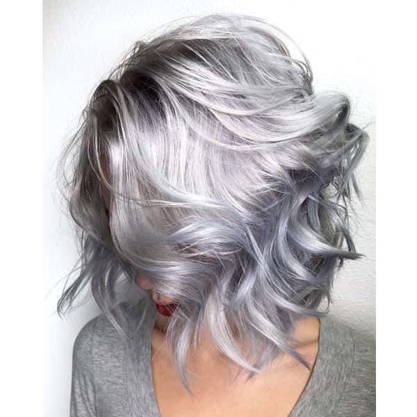 Ash Silver Collarbone Bob With Loose Waves Ash Silver Collarbone Bob With Loose Waves — Silver Bob