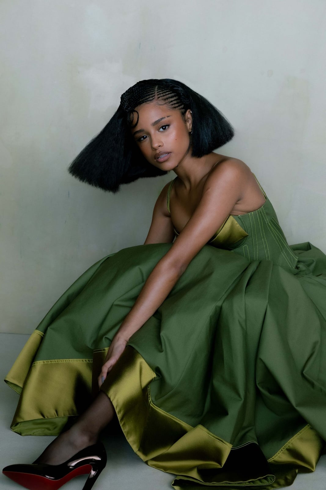 Chin Length Bob With Sharp Line And Blunt Bangs — Soft Box Bob