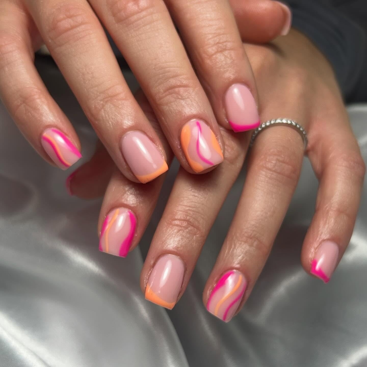 Short Square Nude With Neon Swirl Art Short Square Nude With Neon Swirl Art — Square Nails