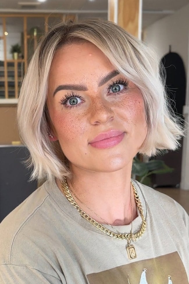 Blonde Chin Length Bob With Curtain Bangs Blonde Chin Length Bob With Curtain Bangs — Textured Bob