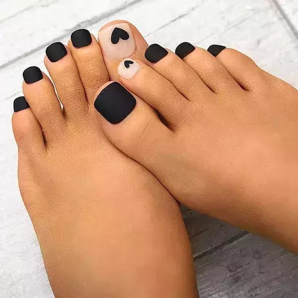 Short Square Matte Black Heart Toes Short Square Matte Black Heart Toes — Toe Nails
