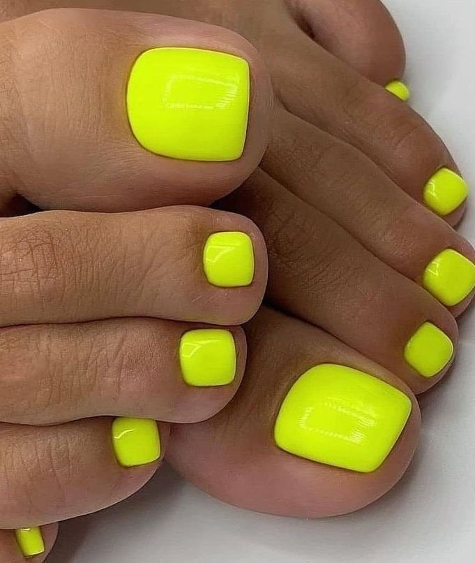Short Square Neon Yellow Toes, Glossy Short Square Neon Yellow Toes, Glossy — Toe Nails