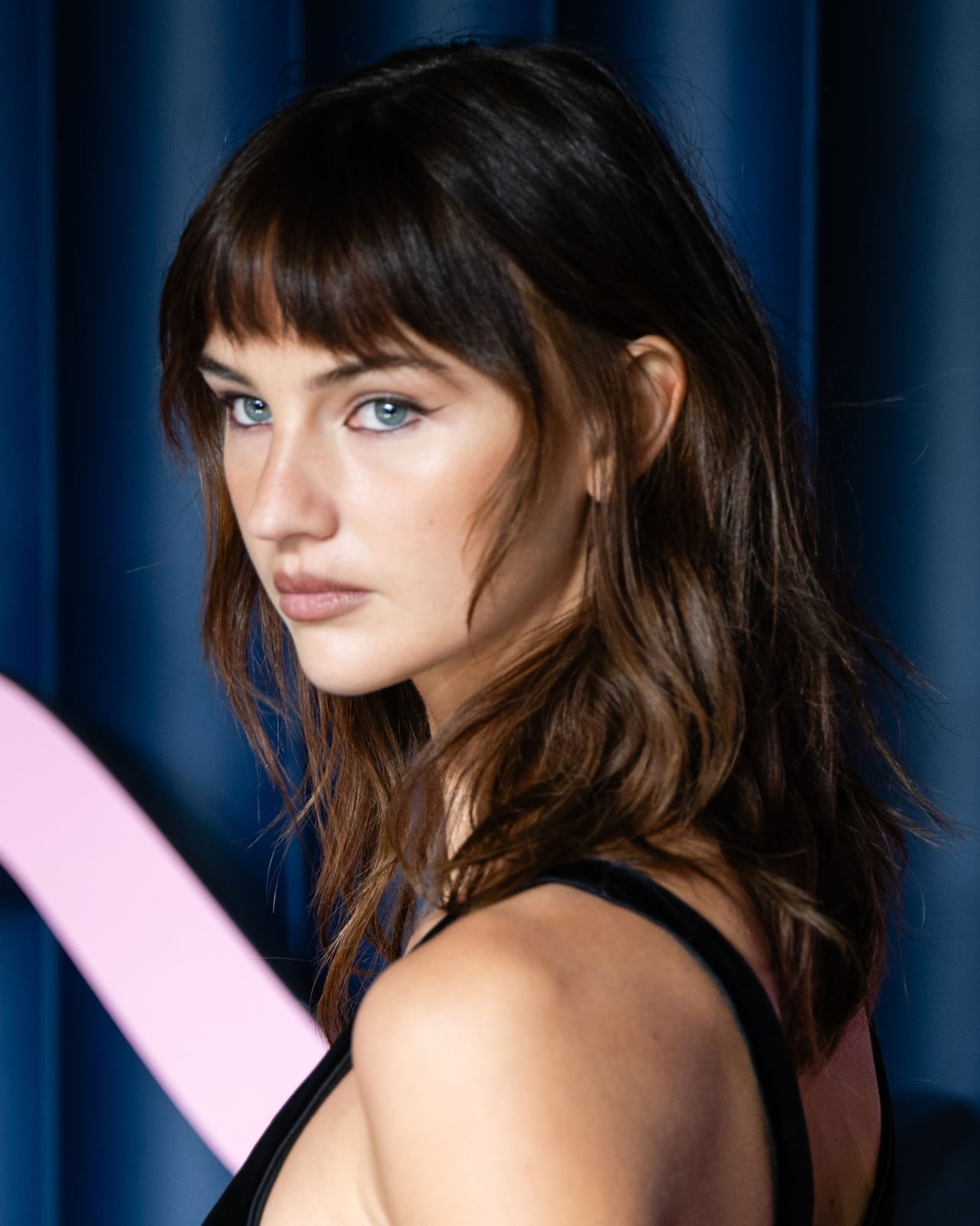 Layered Lob With Curtain Bangs — Trendy Haircuts