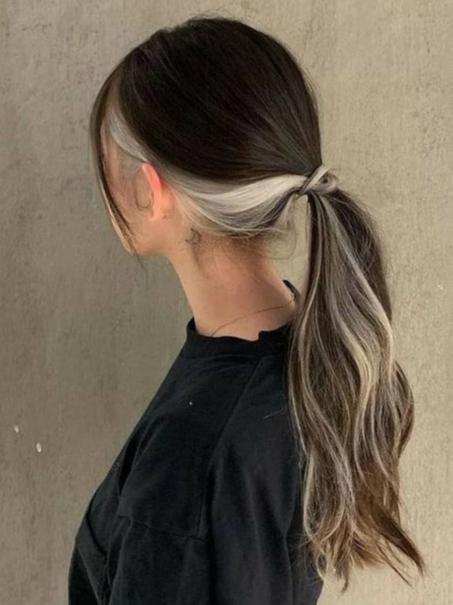 Mid-Back Ponytail With Blonde Money Piece Mid-Back Ponytail With Blonde Money Piece — Two Tone Hair