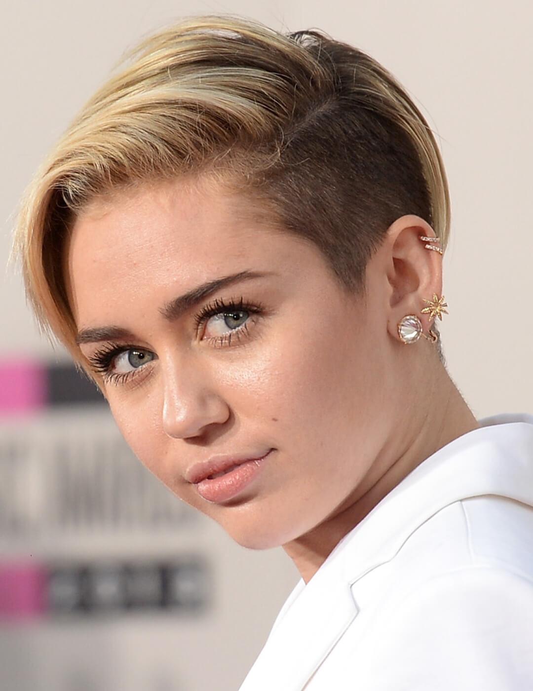 Light Blonde Pixie With Lived-In Roots — Undercut Pixie