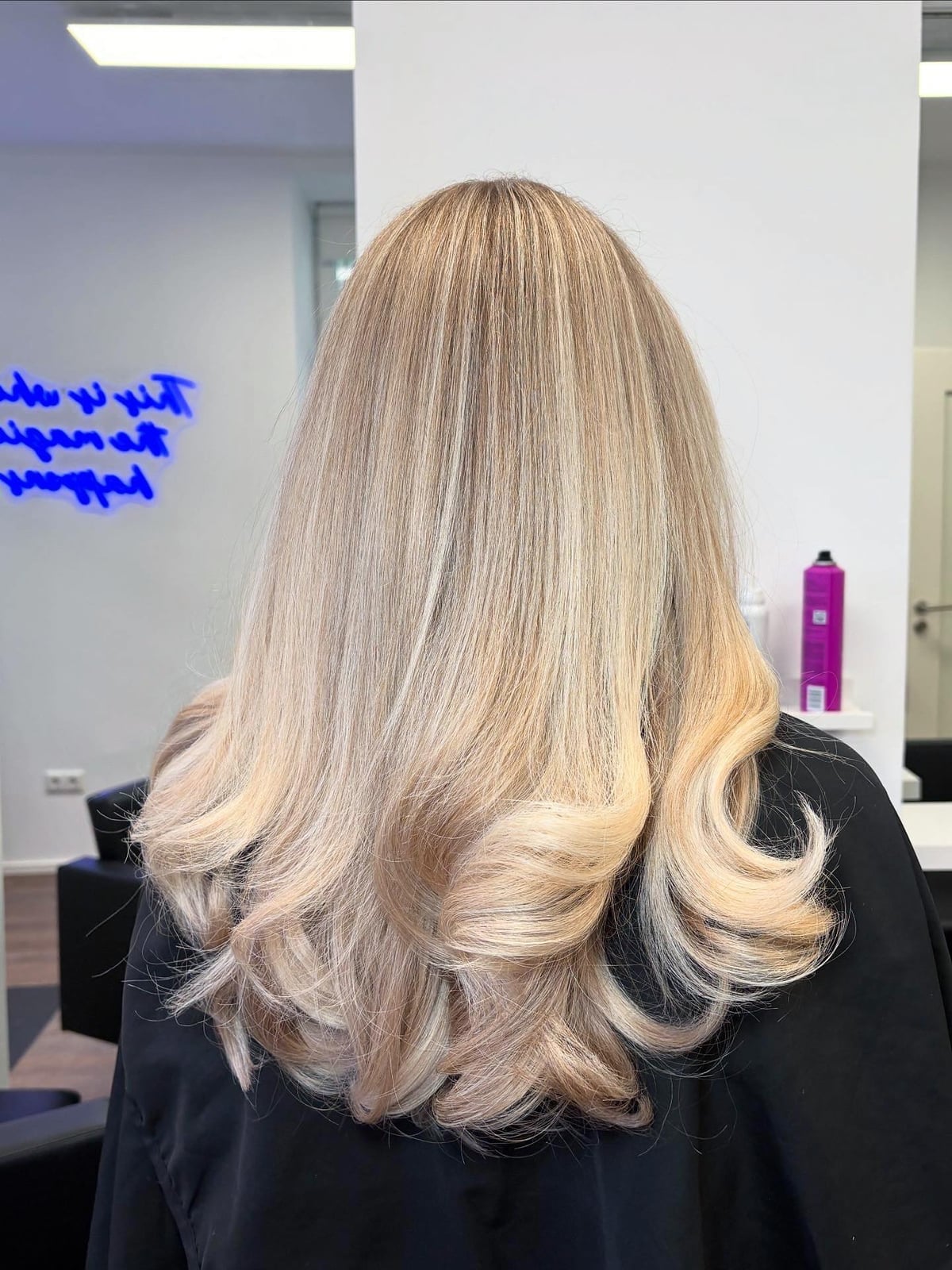 Mid-Back Creamy Vanilla Blonde With Glossy Waves Mid-Back Creamy Vanilla Blonde With Glossy Waves