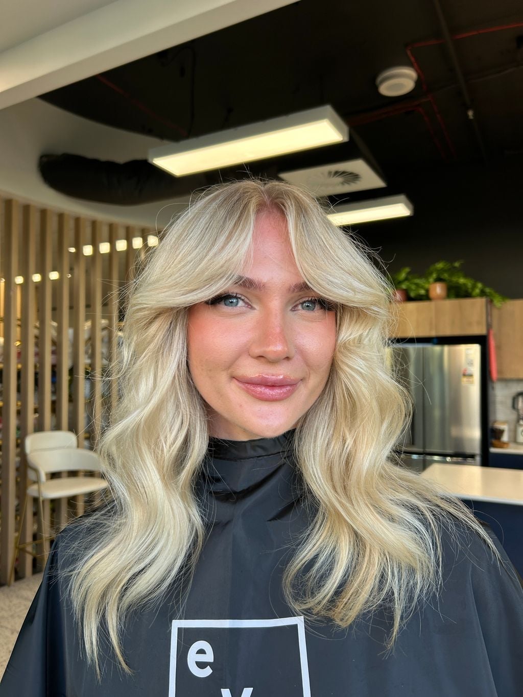 Collarbone Vanilla Blonde With Voluminous Blowout Collarbone Vanilla Blonde With Voluminous Blowout