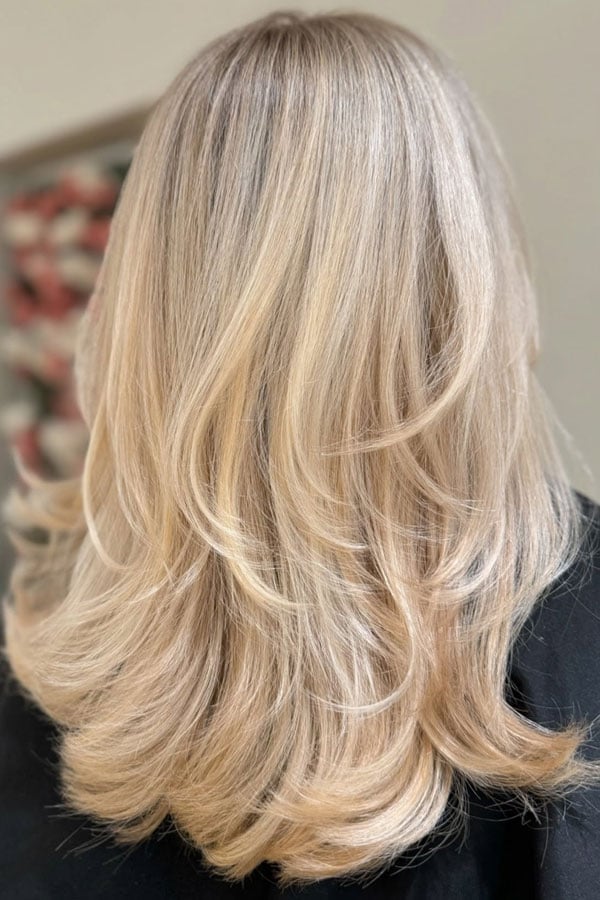 Collarbone Classic Vanilla Blonde With Feathered Layers Collarbone Classic Vanilla Blonde With Feathered Layers