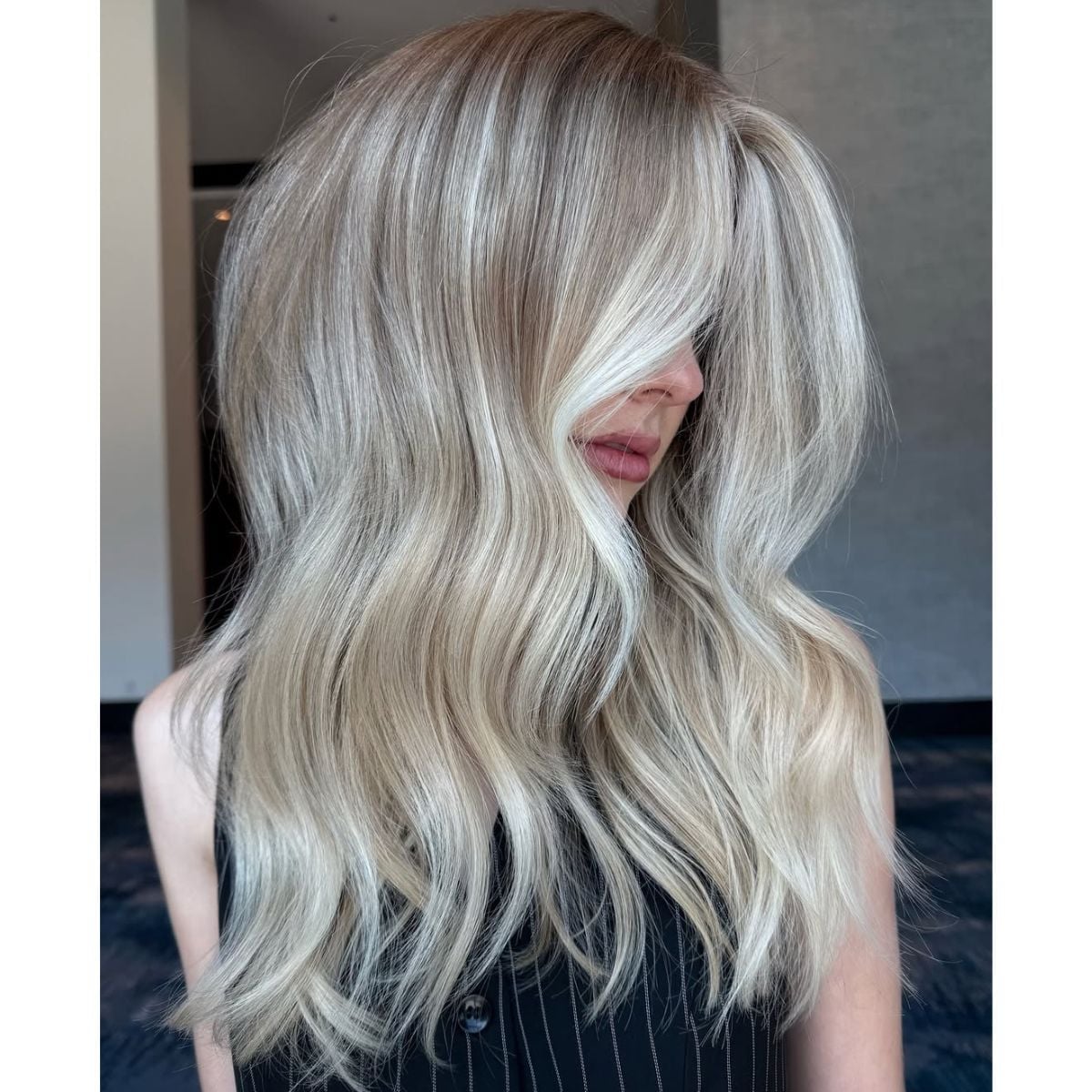 Mid-Back Vanilla Blonde With Money Piece Mid-Back Vanilla Blonde With Money Piece