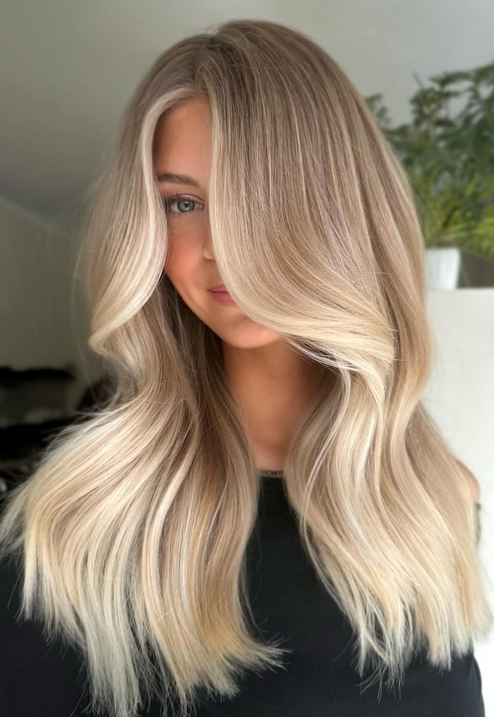 Shoulder Vanilla Latte Blonde With Air-Dried Texture Shoulder Vanilla Latte Blonde With Air-Dried Texture — Vanilla Blonde
