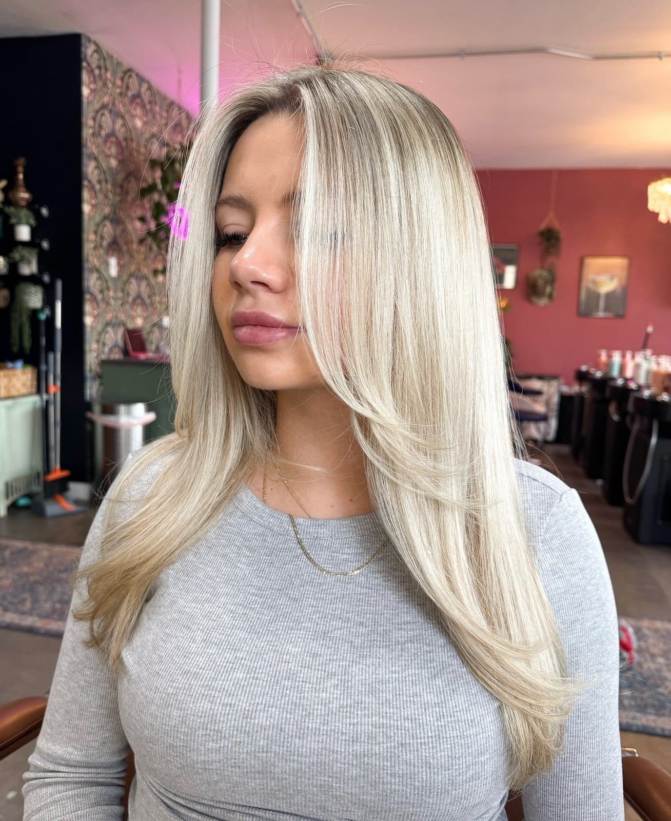 Collarbone Creamy Vanilla Blonde With Voluminous Waves Collarbone Creamy Vanilla Blonde With Voluminous Waves