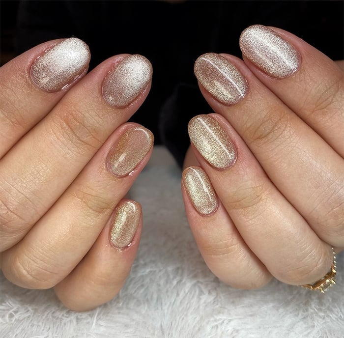 Medium Oval Golden Beige Velvet Cat-Eye — Velvet Nails