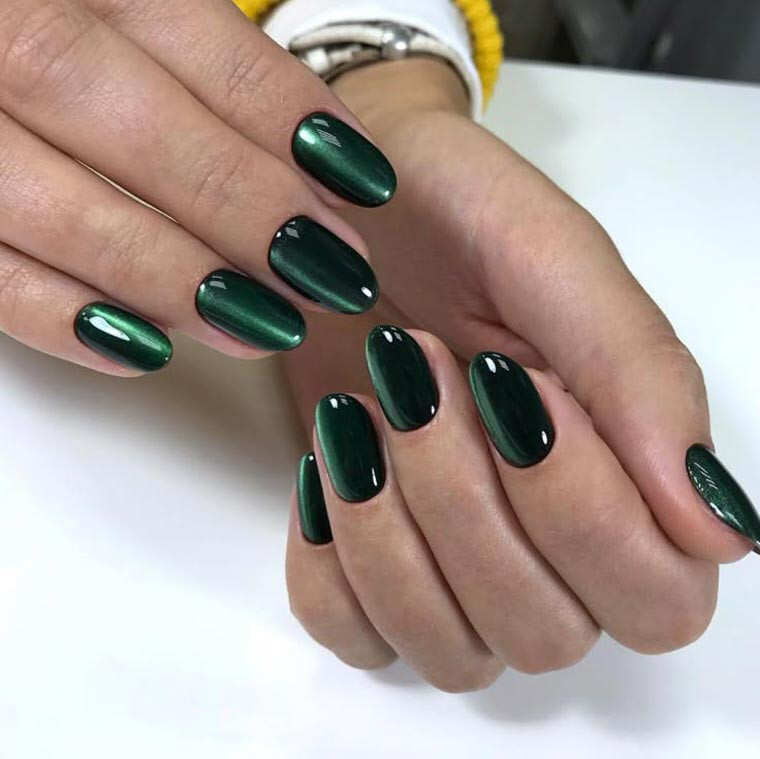 Medium Oval Emerald Green Velvet Cat-Eye — Velvet Nails