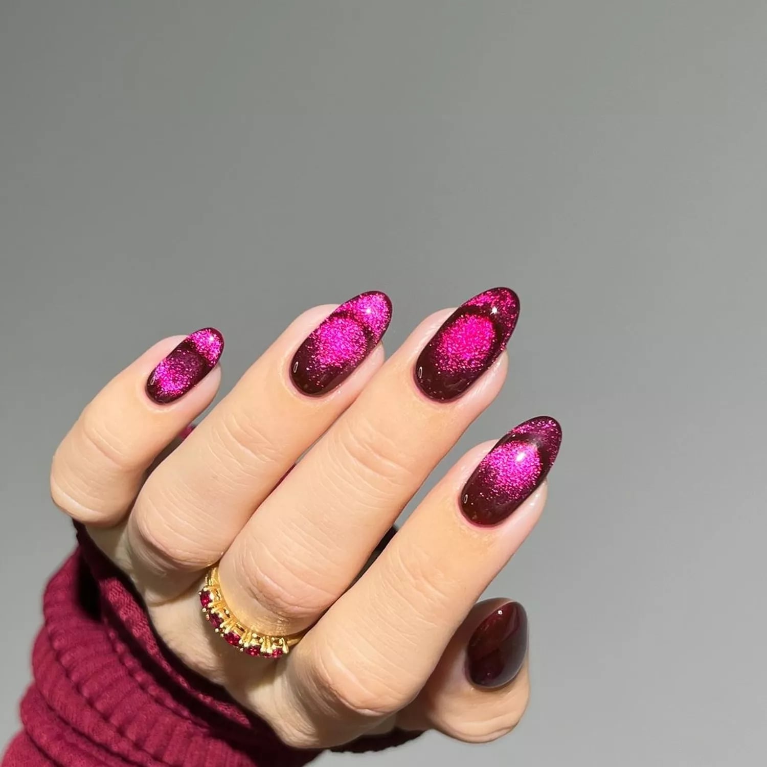 Medium Almond Deep Magenta Cat-Eye Velvet — Velvet Nails