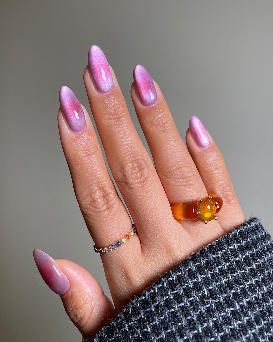 Short Almond Pink Purple Gradient Velvet Cat-Eye — Velvet Nails